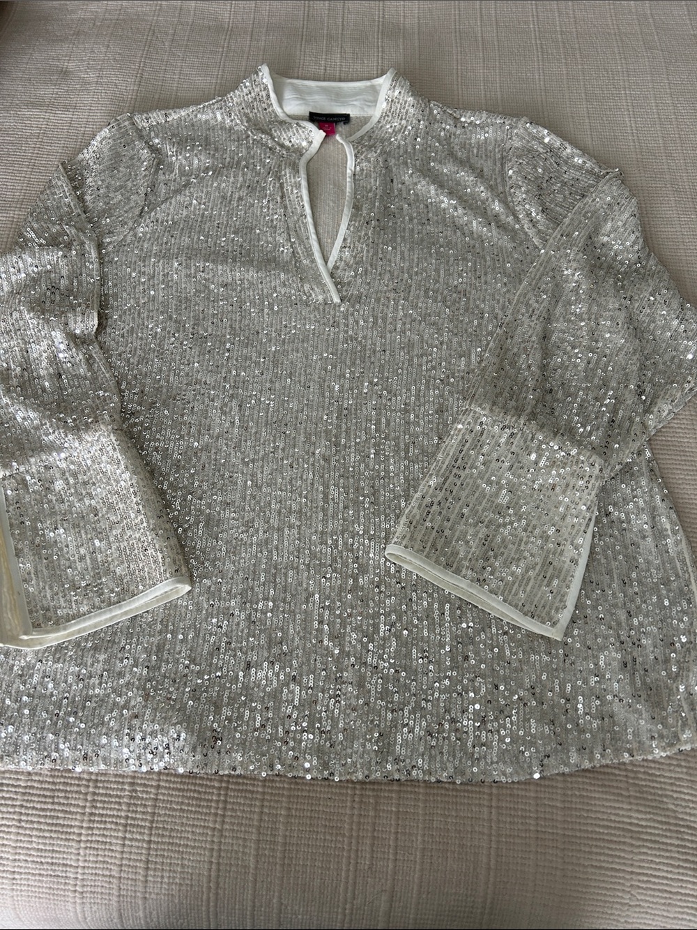 Vince Camuto Silver Sequin Keyhole Long-Sleeve Top